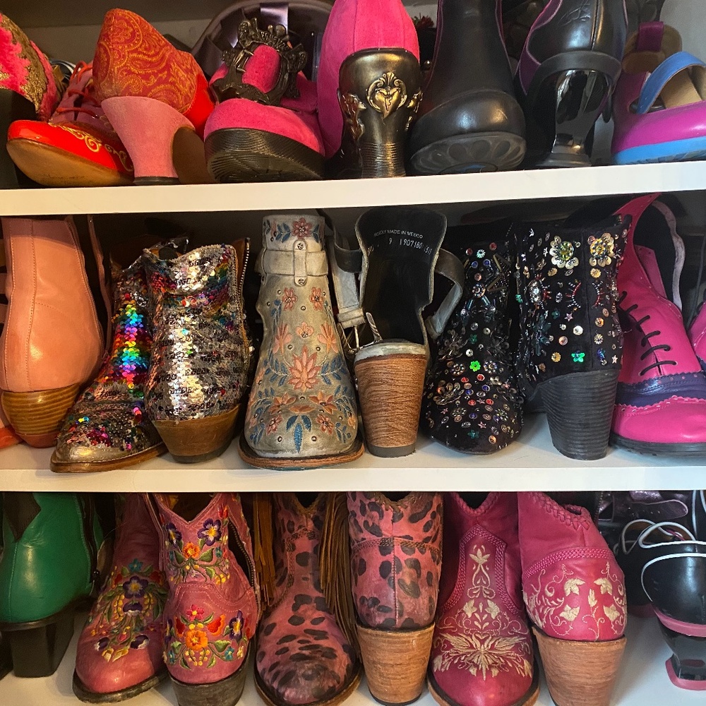 Meet your Posher, Divine